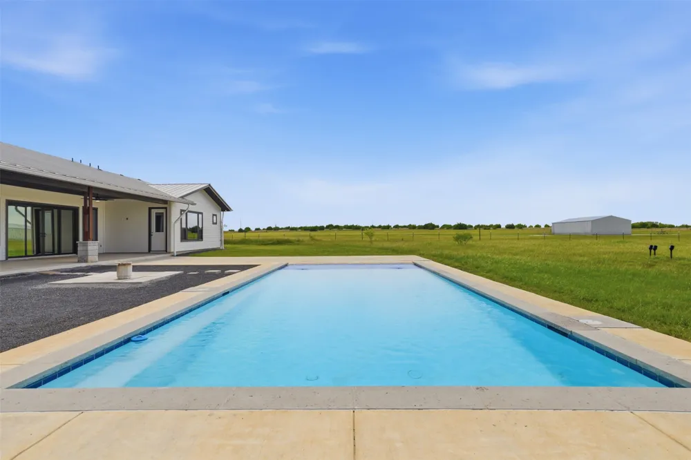 374 County Road 236 Florence, TX 76527