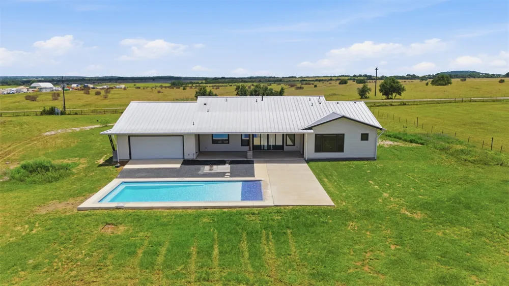 374 County Road 236 Florence, TX 76527