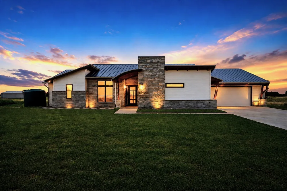 374 County Road 236 Florence, TX 76527