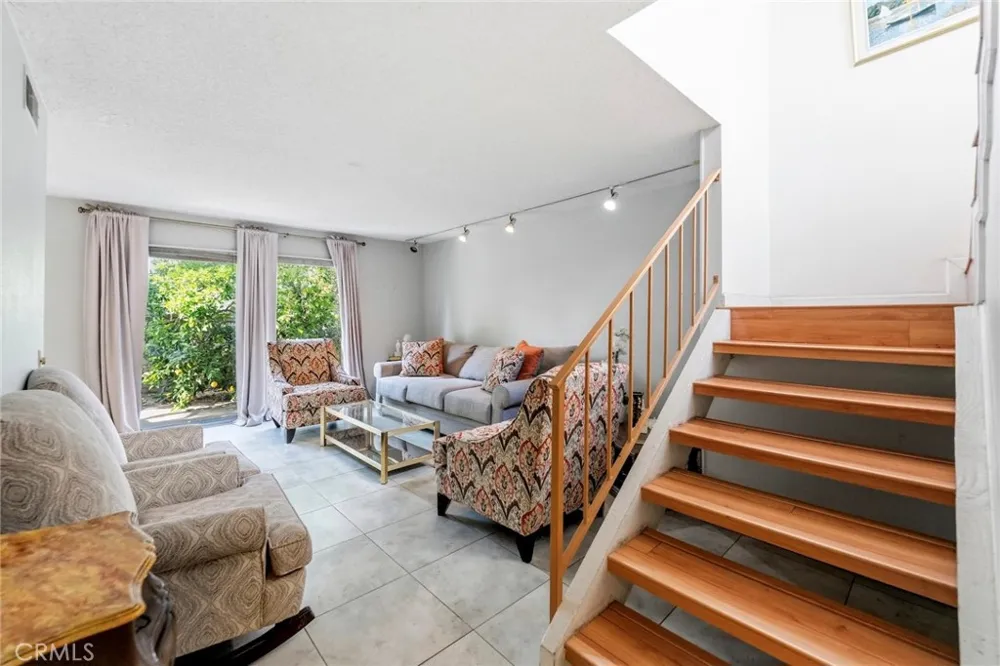 836 E Ponderosa Azusa, CA 91702