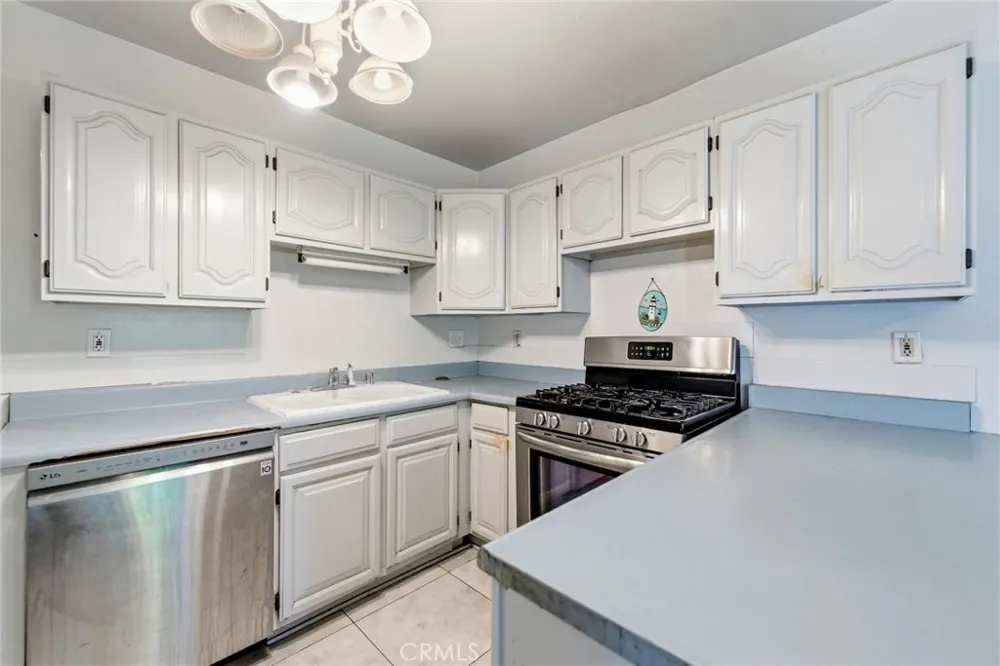 836 E Ponderosa Azusa, CA 91702