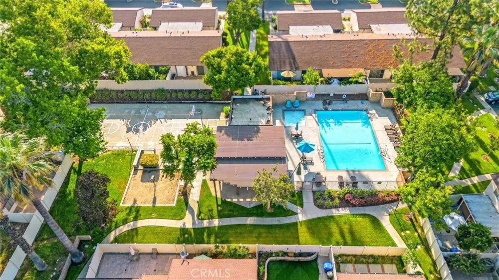 836 E Ponderosa Azusa, CA 91702