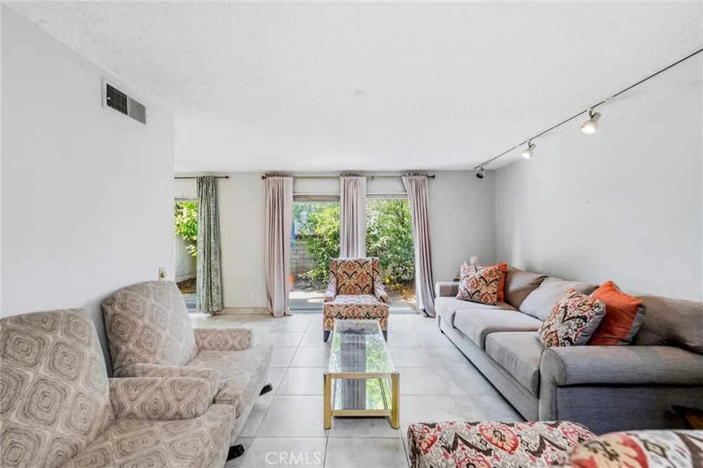 836 E Ponderosa Azusa, CA 91702