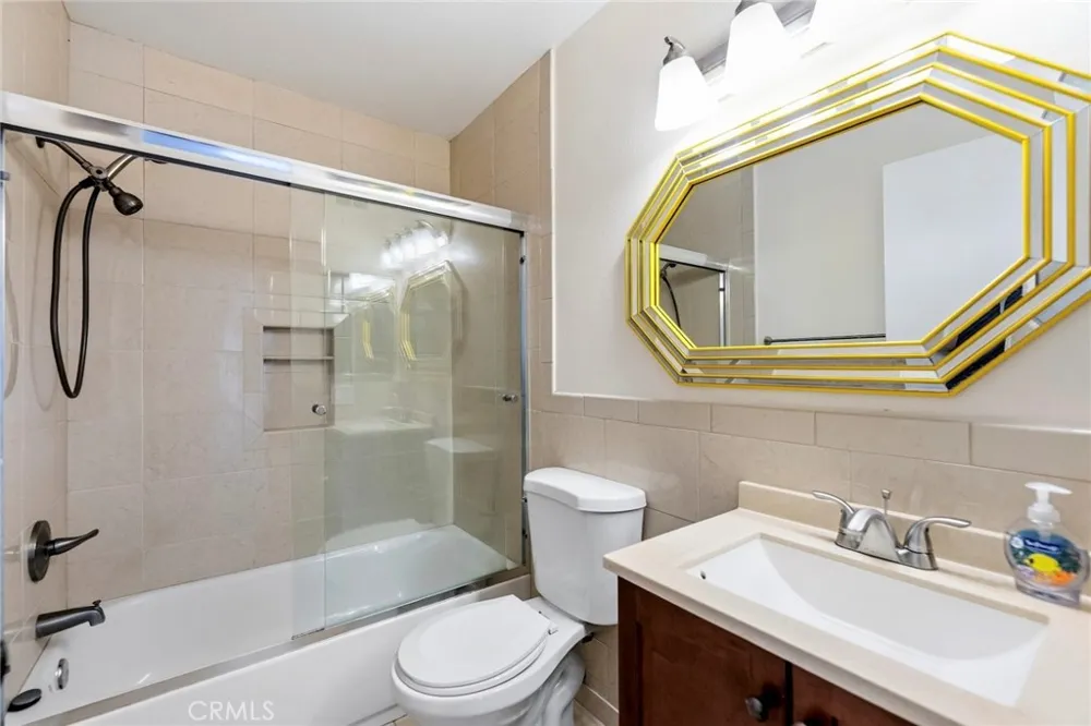 836 E Ponderosa Azusa, CA 91702