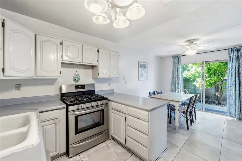 836 E Ponderosa Azusa, CA 91702