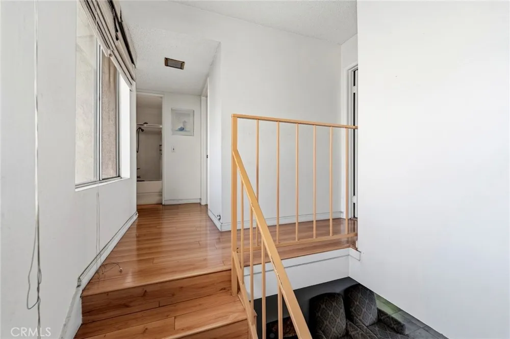 836 E Ponderosa Azusa, CA 91702