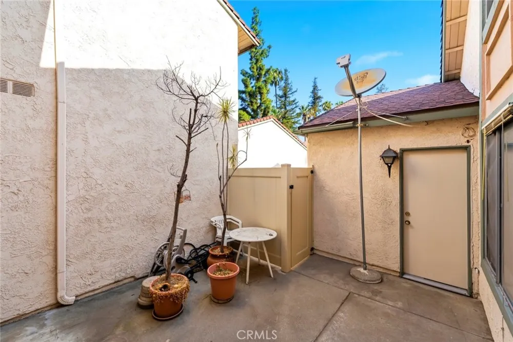 836 E Ponderosa Azusa, CA 91702