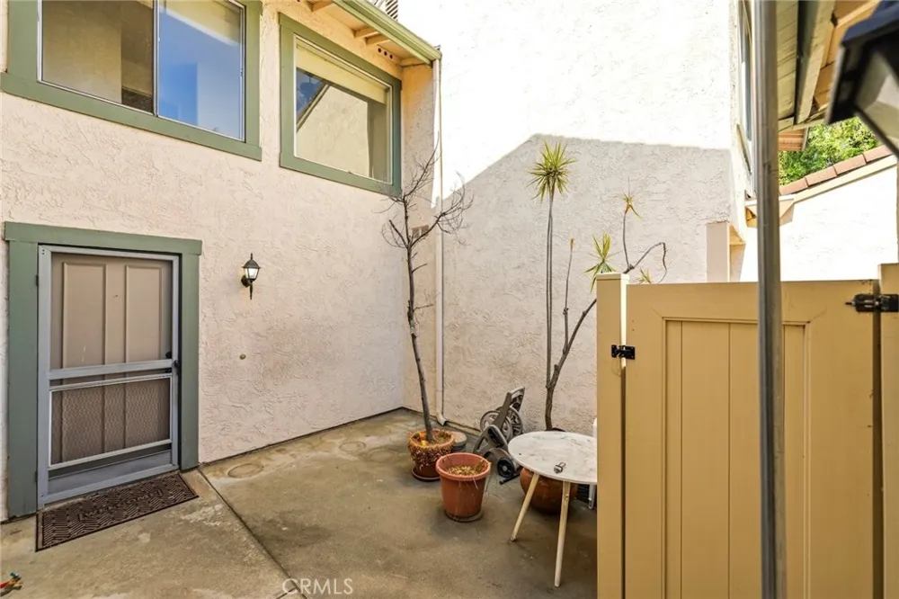 836 E Ponderosa Azusa, CA 91702