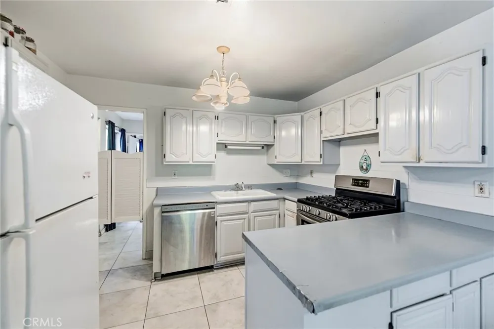 836 E Ponderosa Azusa, CA 91702
