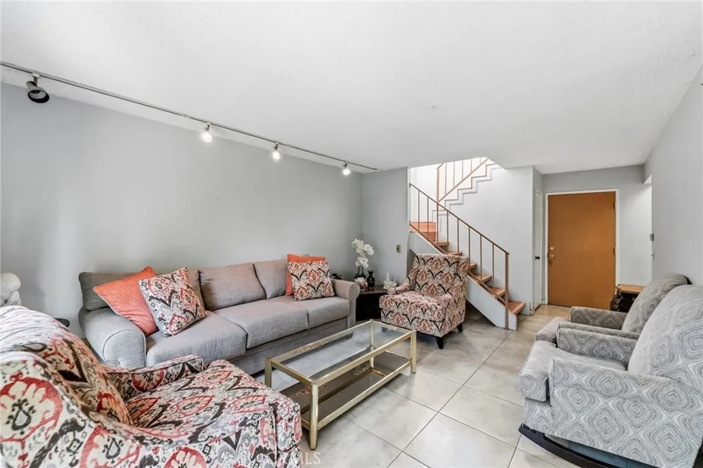 836 E Ponderosa Azusa, CA 91702