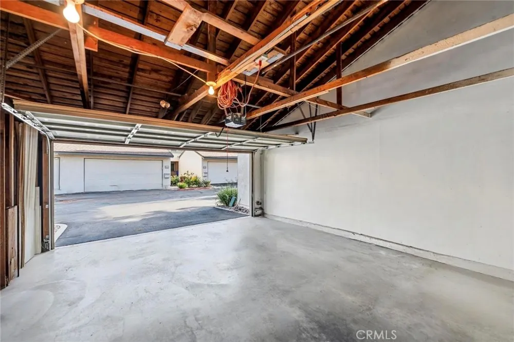 836 E Ponderosa Azusa, CA 91702