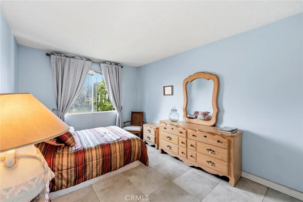 836 E Ponderosa Azusa, CA 91702