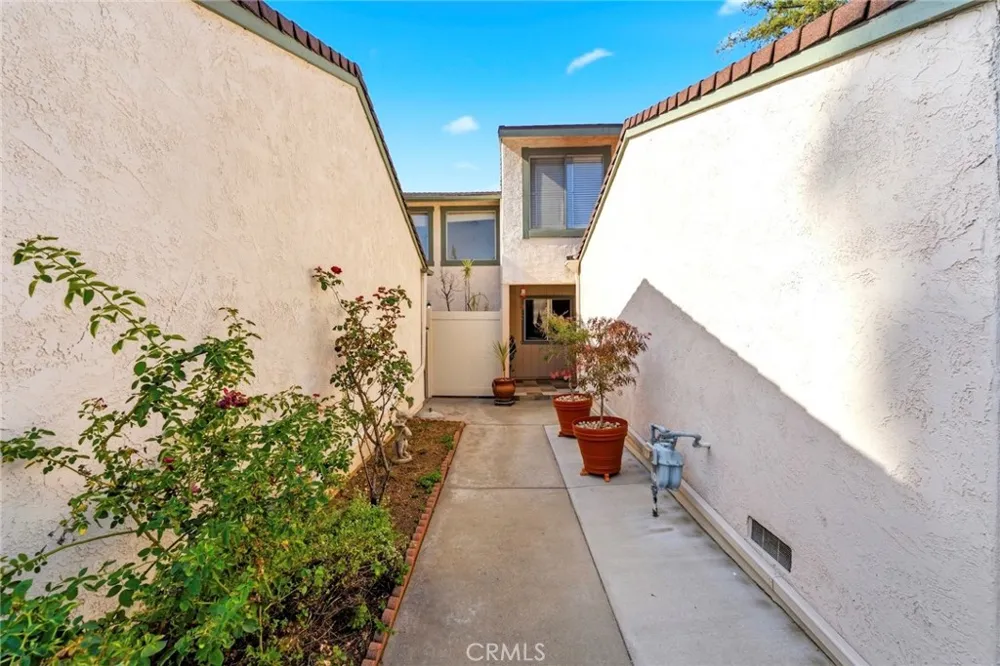 836 E Ponderosa Azusa, CA 91702