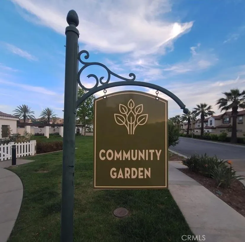 825 Parisa Place Upland, CA 91786