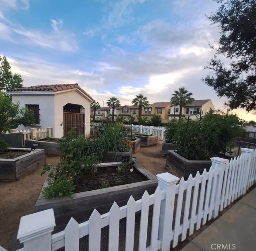825 Parisa Place Upland, CA 91786