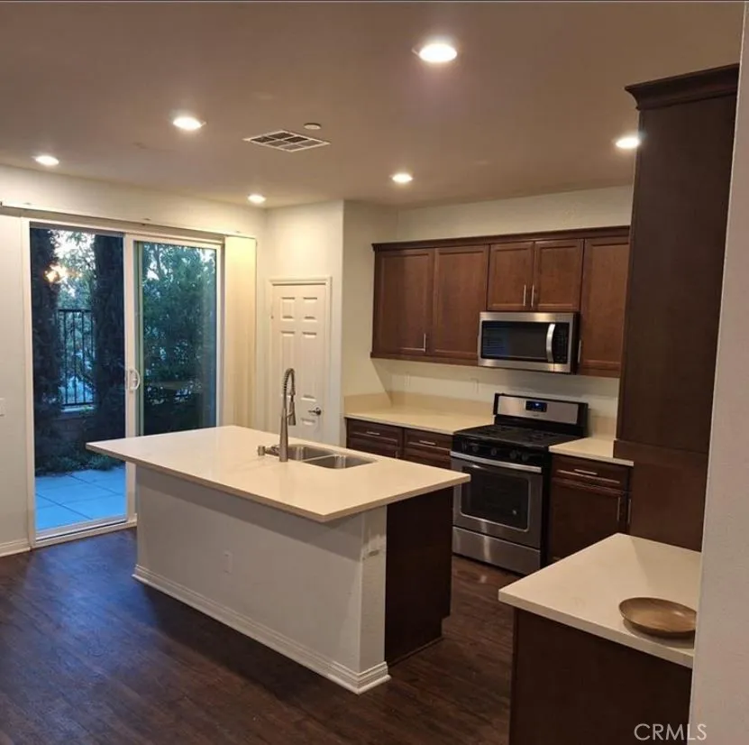 825 Parisa Place Upland, CA 91786