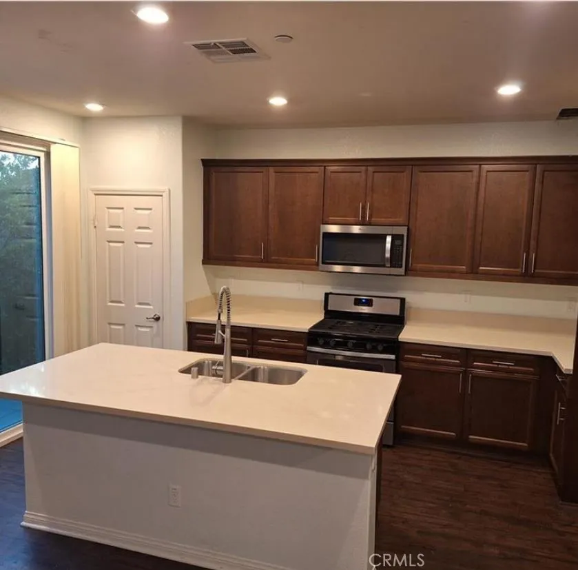 825 Parisa Place Upland, CA 91786