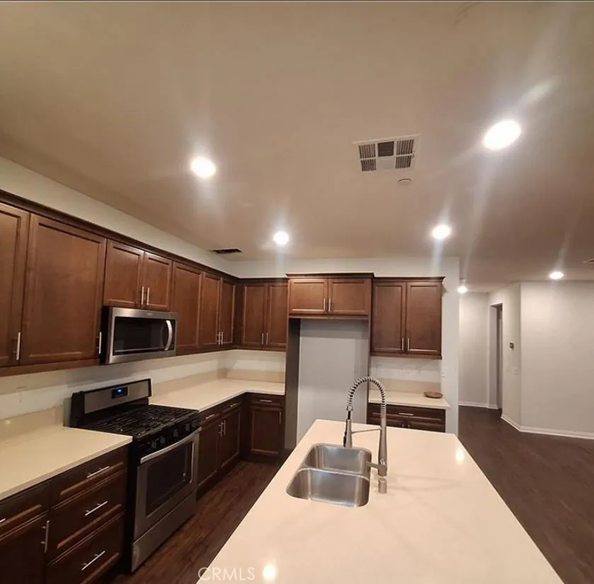 825 Parisa Place Upland, CA 91786