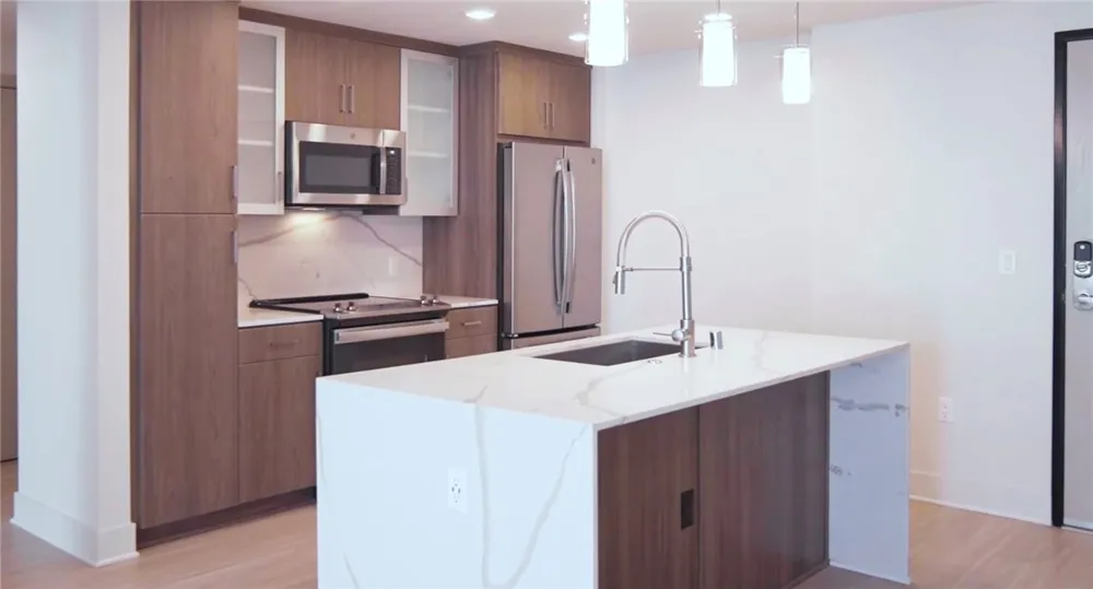 6200 Variel Avenue #528 Woodland Hills, CA 91367