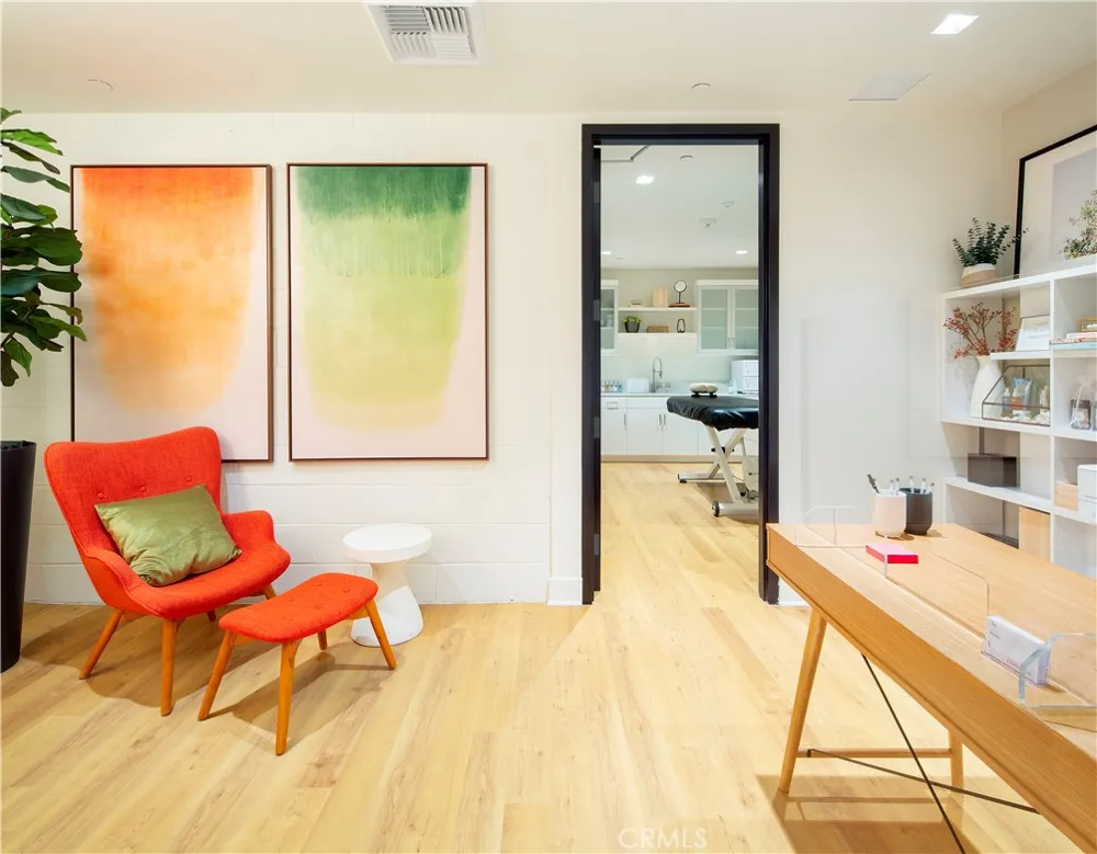 6200 Variel Avenue #528 Woodland Hills, CA 91367