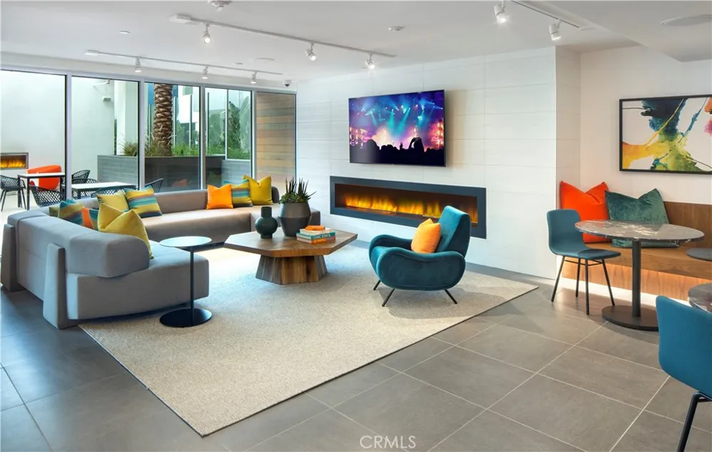 6200 Variel Avenue #528 Woodland Hills, CA 91367