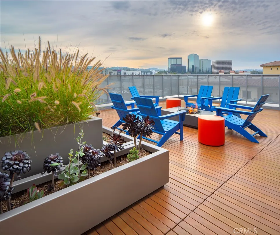 6200 Variel Avenue #528 Woodland Hills, CA 91367