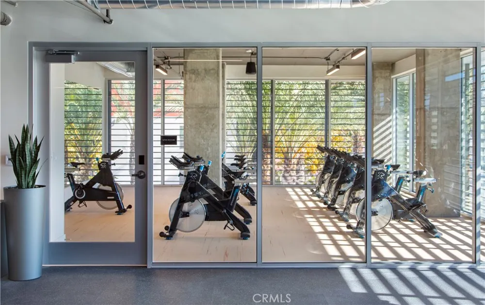 6200 Variel Avenue #528 Woodland Hills, CA 91367