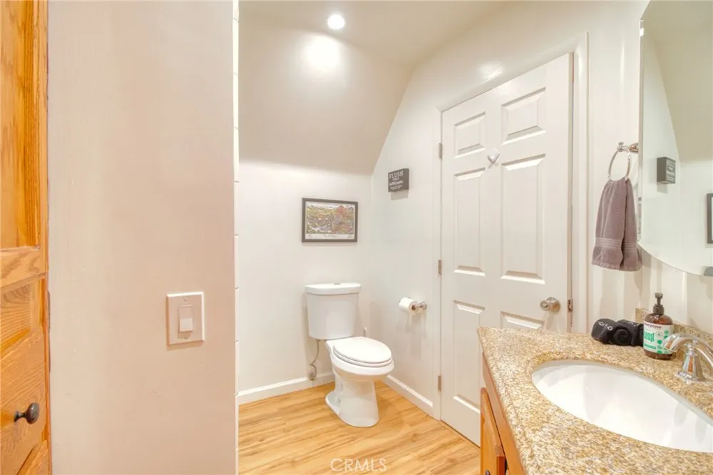 1604 Blackbird Wrightwood, CA 92397