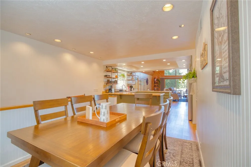 1604 Blackbird Wrightwood, CA 92397