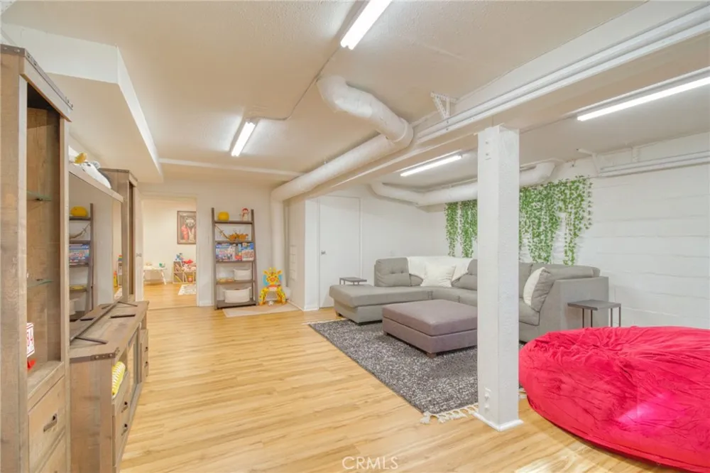 1604 Blackbird Wrightwood, CA 92397