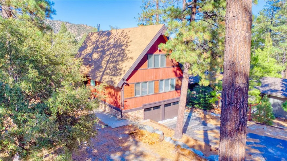 1604 Blackbird Wrightwood, CA 92397
