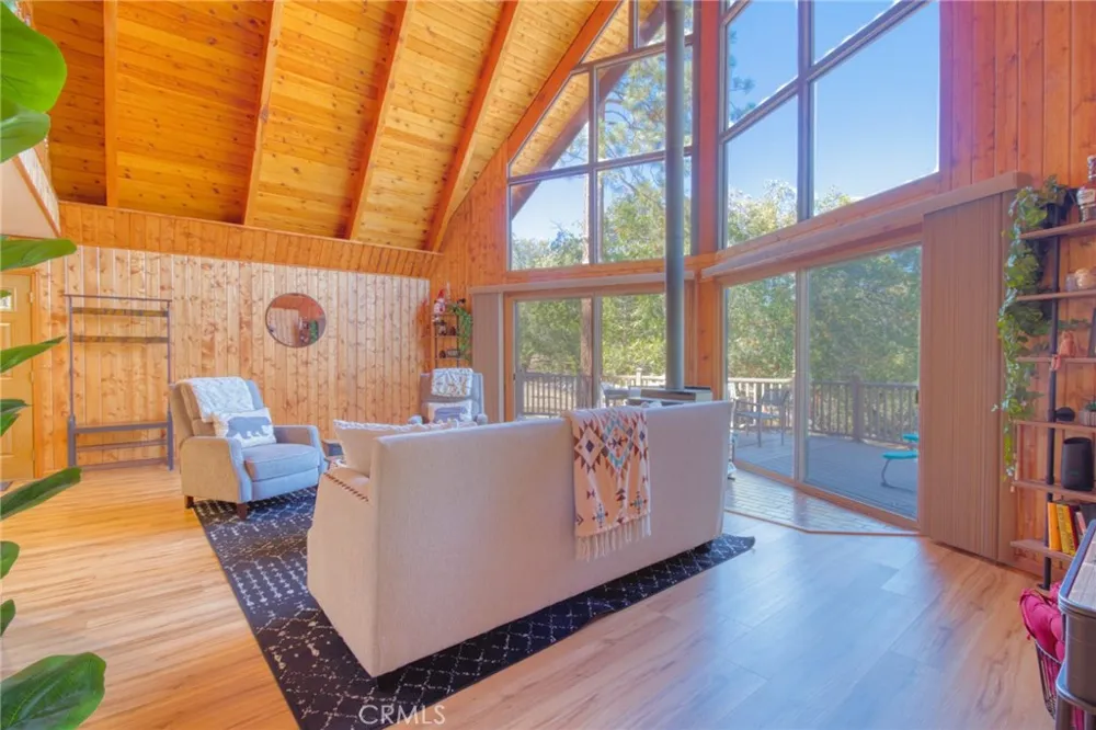 1604 Blackbird Wrightwood, CA 92397