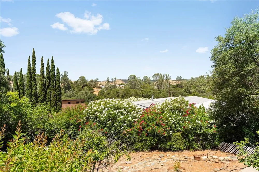 4 Oak Hill Dr Oroville, CA 95966