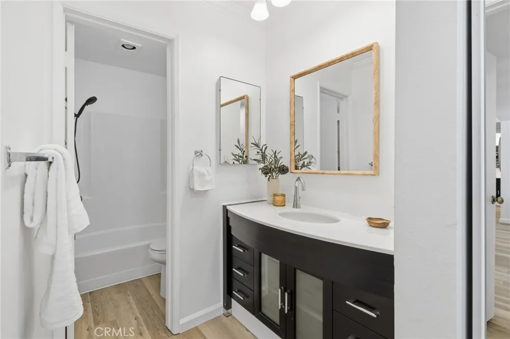 5257 Radford Avenue #212 Valley Village, CA 91607