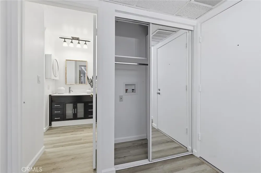 5257 Radford Avenue #212 Valley Village, CA 91607