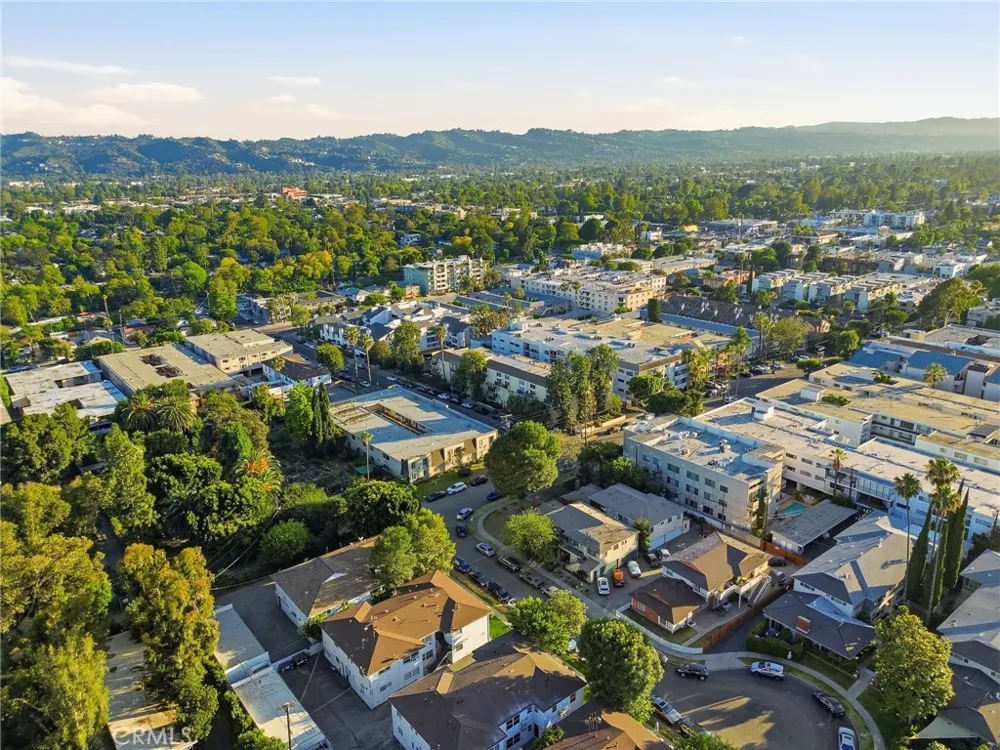 5257 Radford Avenue #212 Valley Village, CA 91607