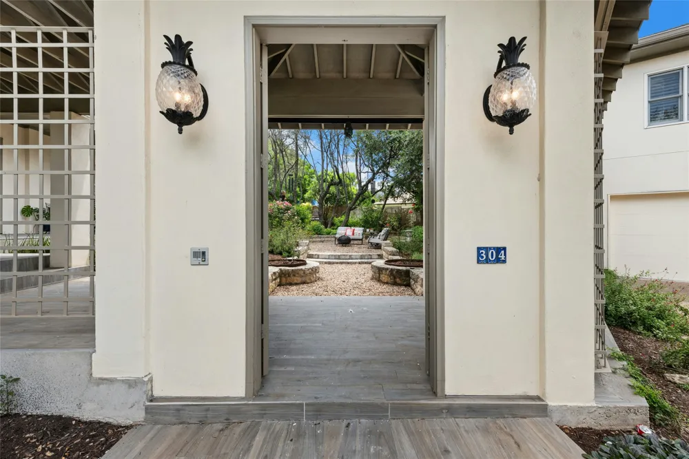 304 Nautilus Avenue Lakeway, TX 78738