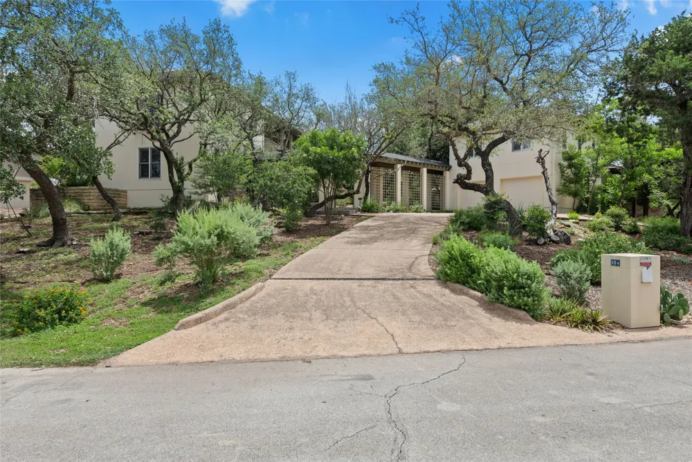 304 Nautilus Avenue Lakeway, TX 78738