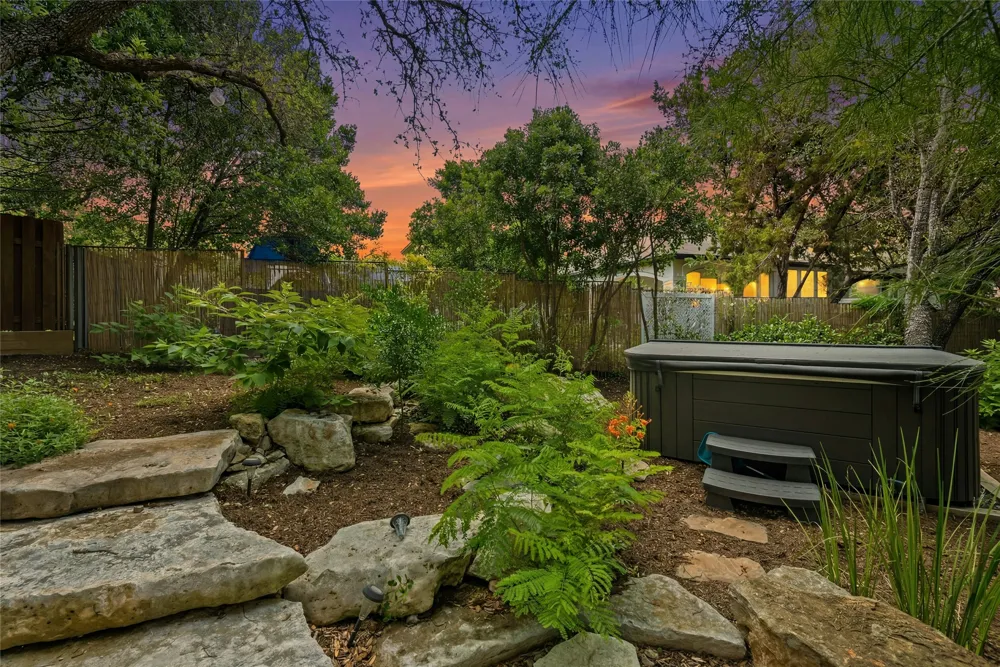304 Nautilus Avenue Lakeway, TX 78738