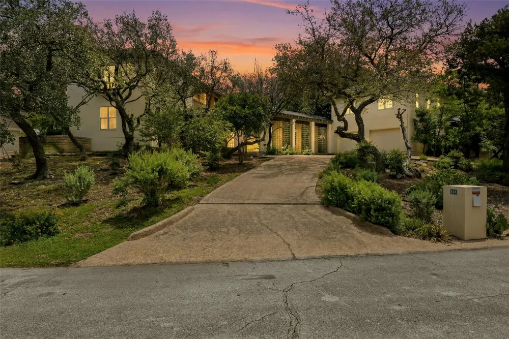 304 Nautilus Avenue Lakeway, TX 78738