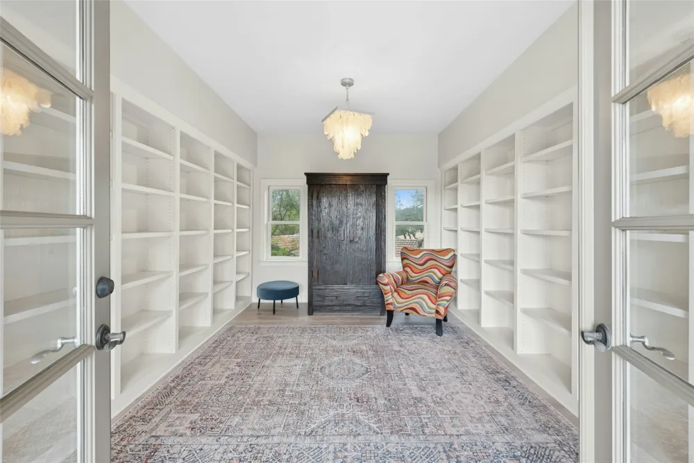 304 Nautilus Avenue Lakeway, TX 78738