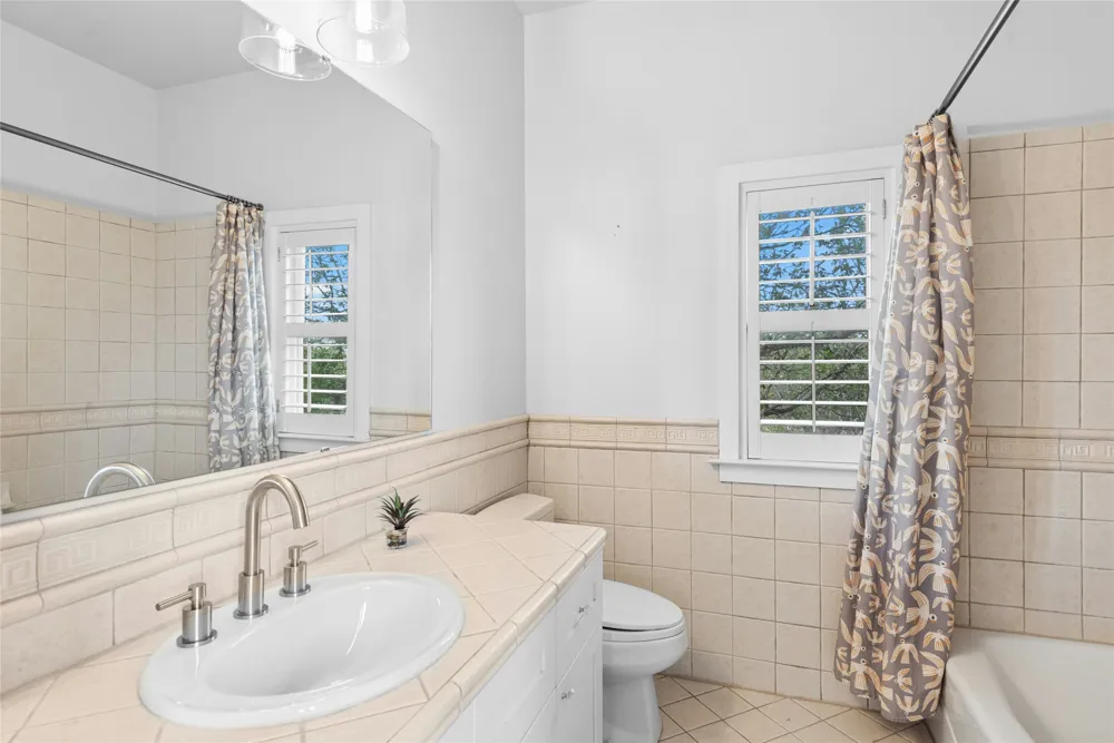 304 Nautilus Avenue Lakeway, TX 78738