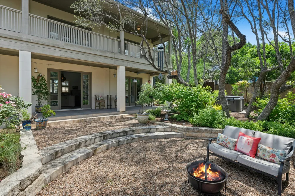 304 Nautilus Avenue Lakeway, TX 78738