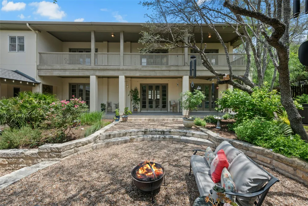 304 Nautilus Avenue Lakeway, TX 78738
