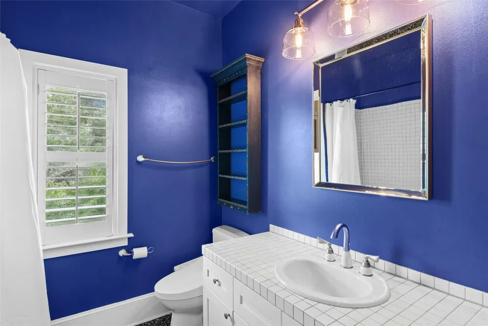 304 Nautilus Avenue Lakeway, TX 78738