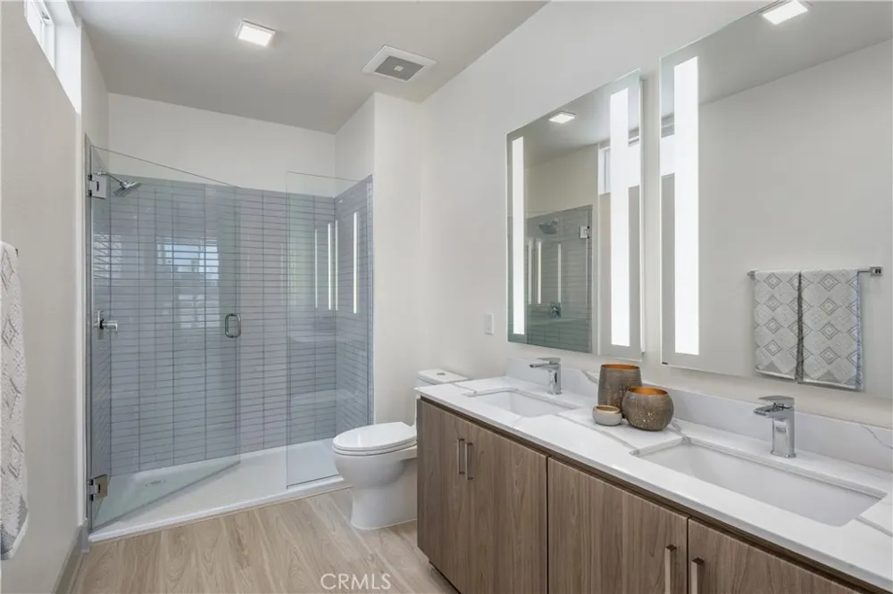 6800 Variel Avenue #204 Canoga Park, CA 91303