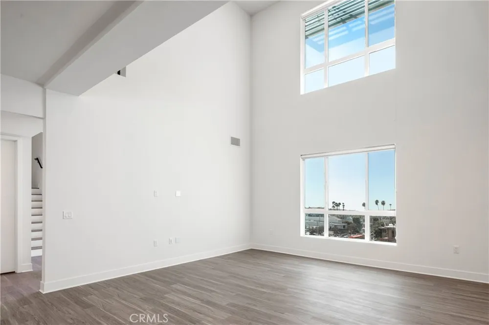 6800 Variel Avenue #204 Canoga Park, CA 91303