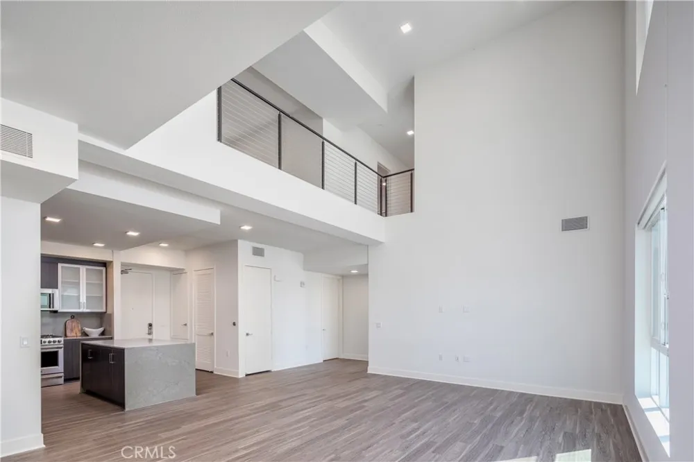 6800 Variel Avenue #204 Canoga Park, CA 91303