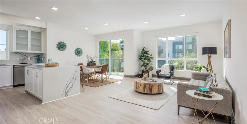 6800 Variel Avenue #204 Canoga Park, CA 91303