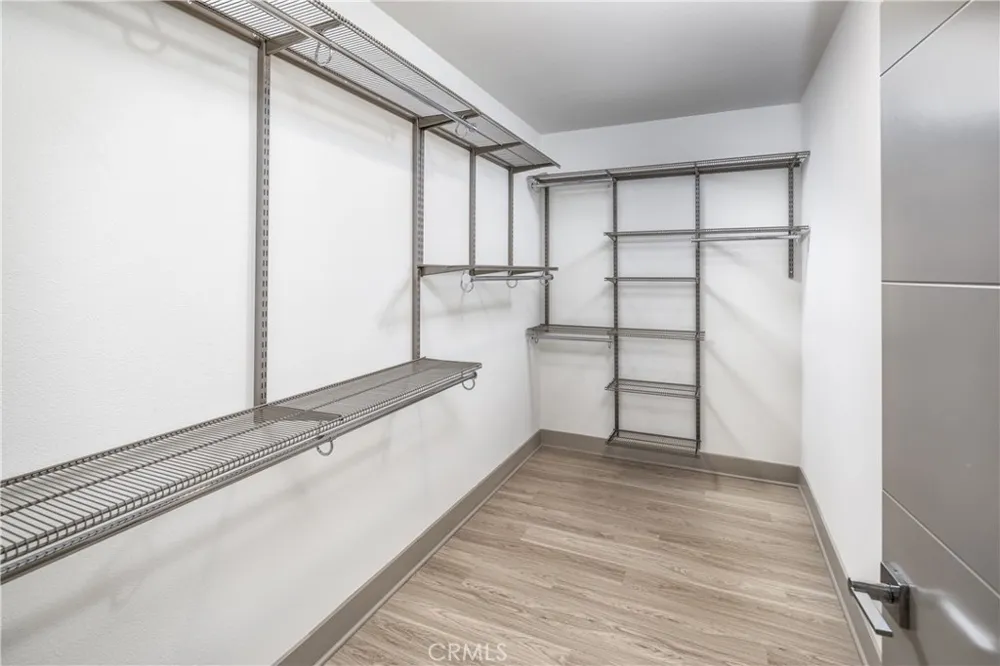 6800 Variel Avenue #204 Canoga Park, CA 91303